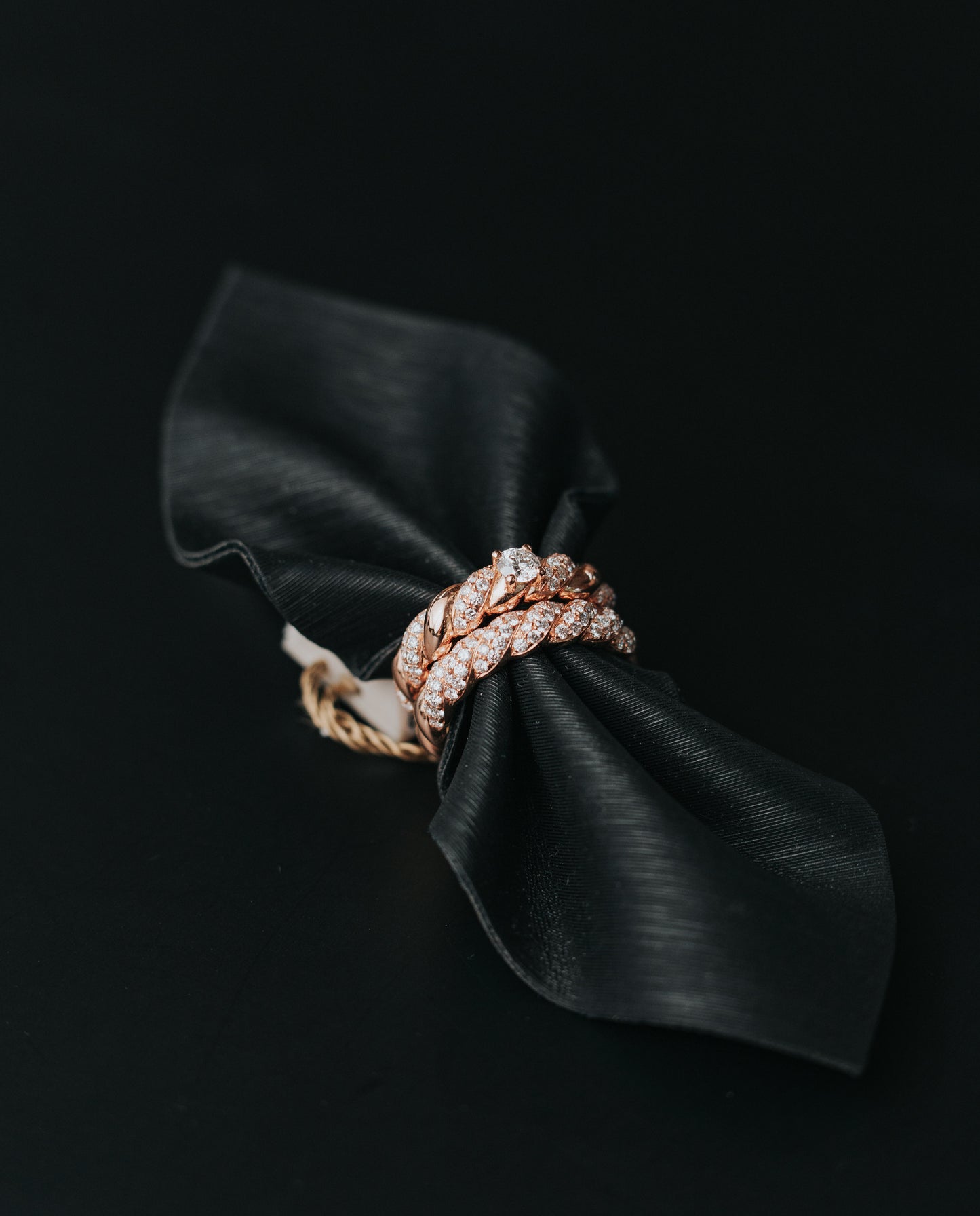 Anello fantasia in oro rosa e diamanti