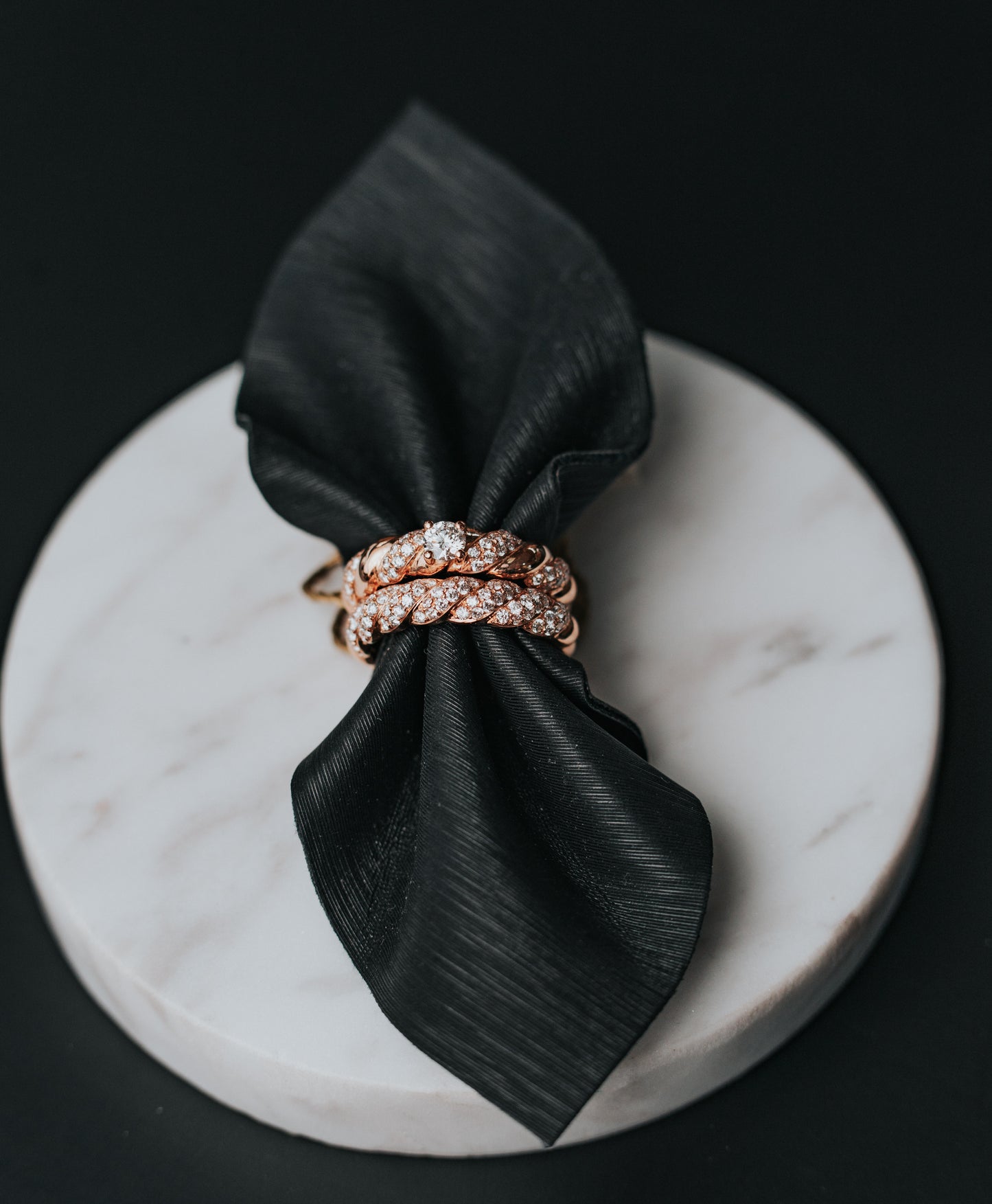 Anello fantasia in oro rosa e diamanti