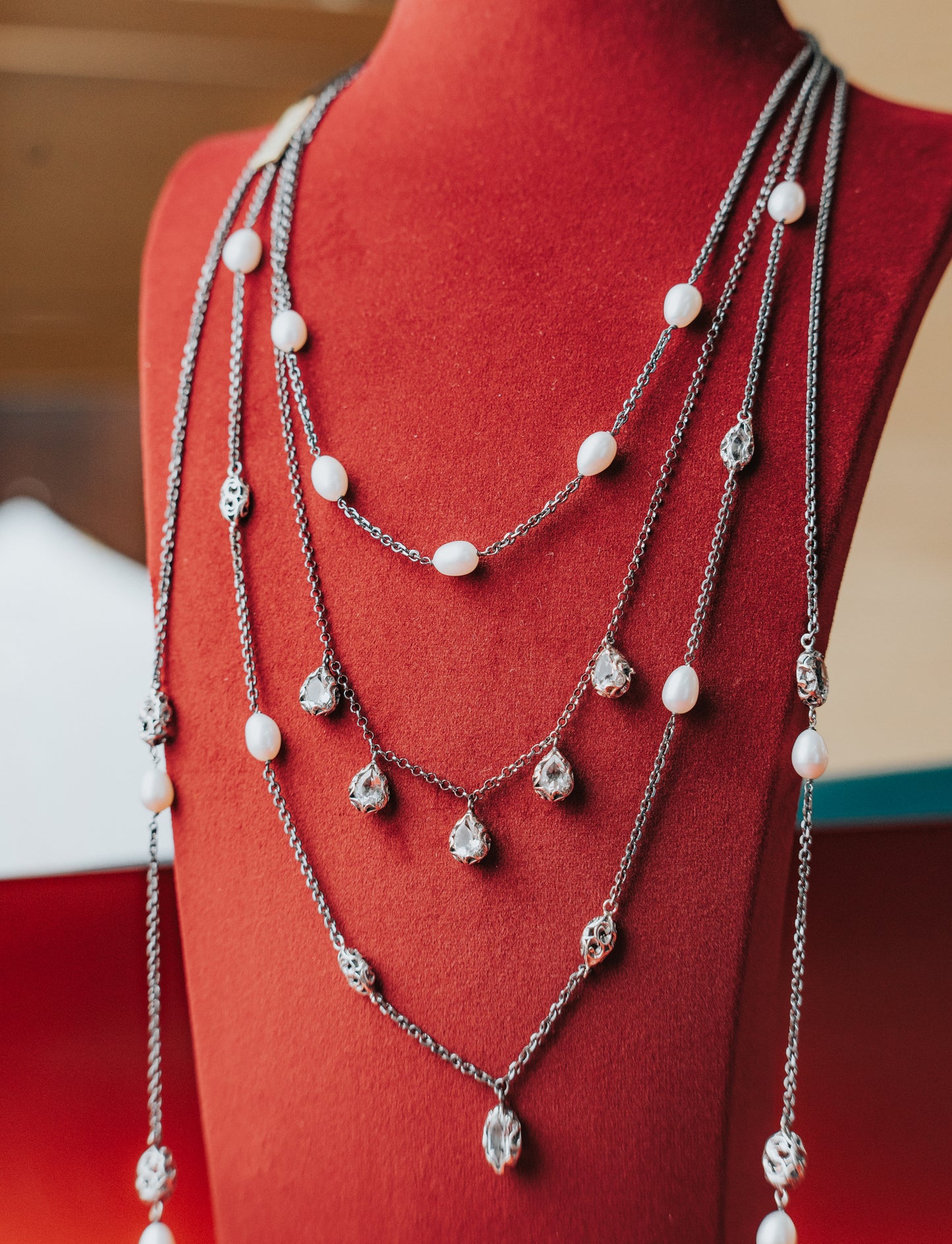 Collana Maria Luisa in argento brunito perle e topazio azzurro