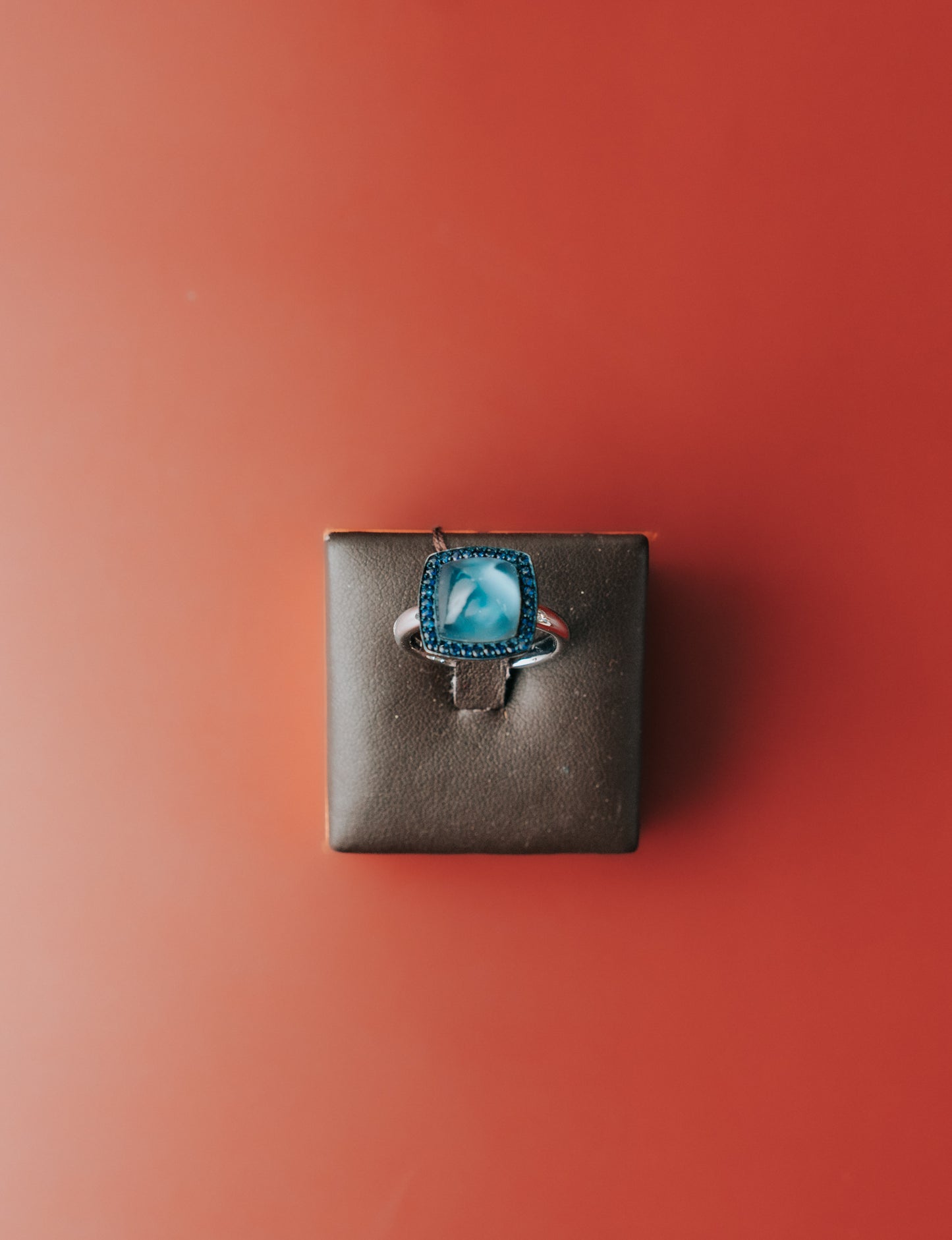 Anello Moraglione in oro bianco con doppietta