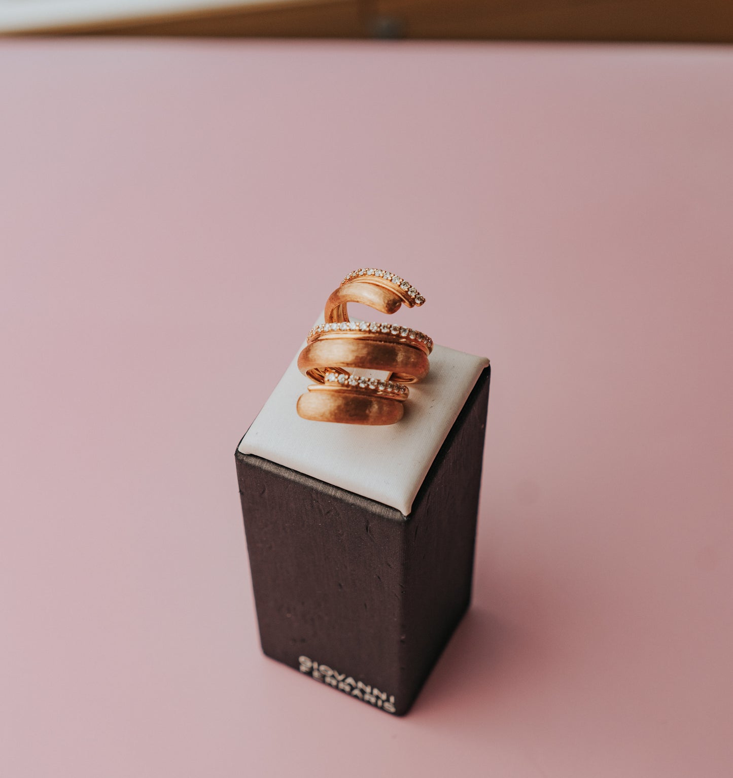 Anello Giovanni Ferraris in oro rosa e diamanti