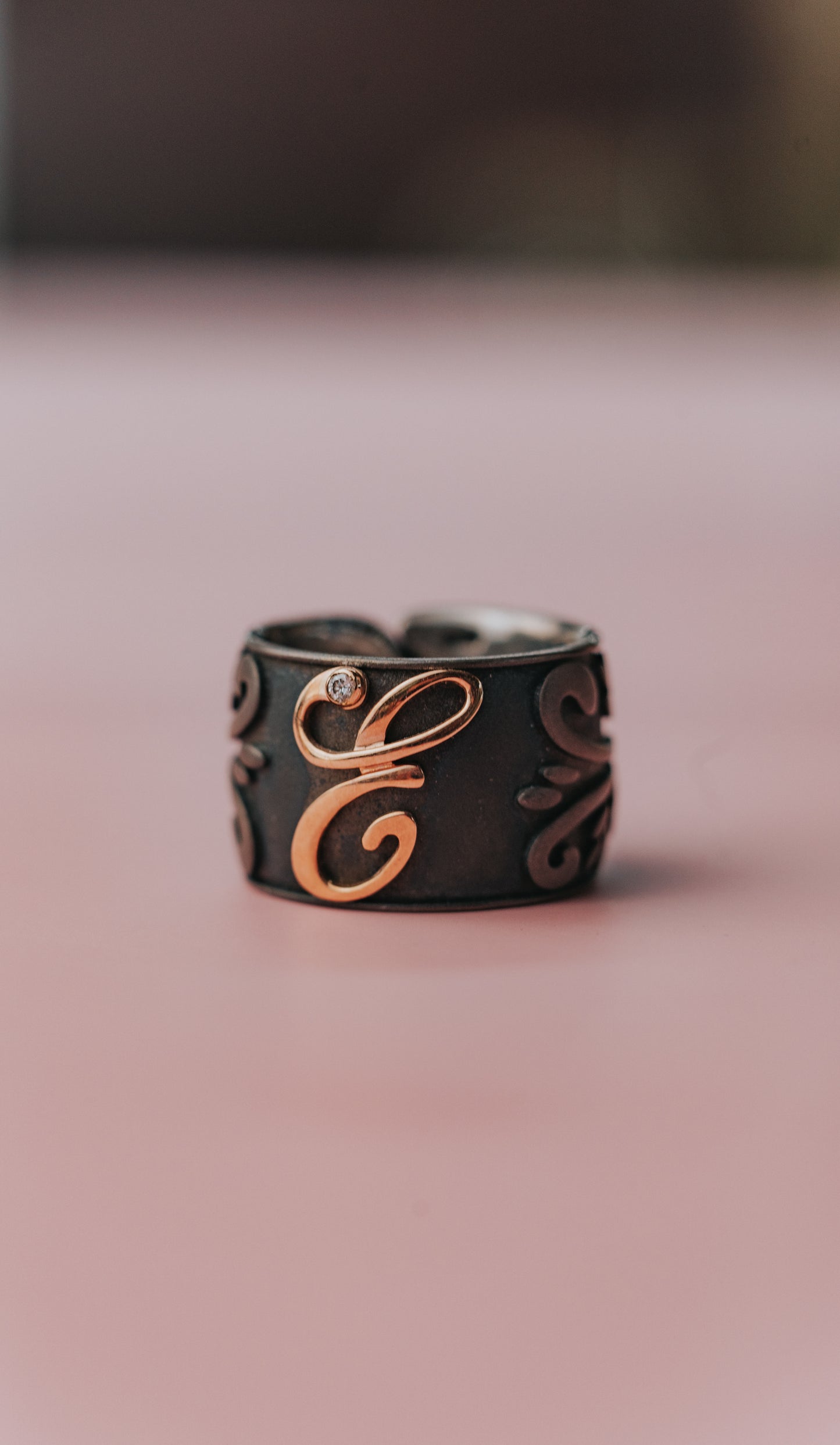Anello Minù by Giovanni Ferraris in argento, oro e diamante