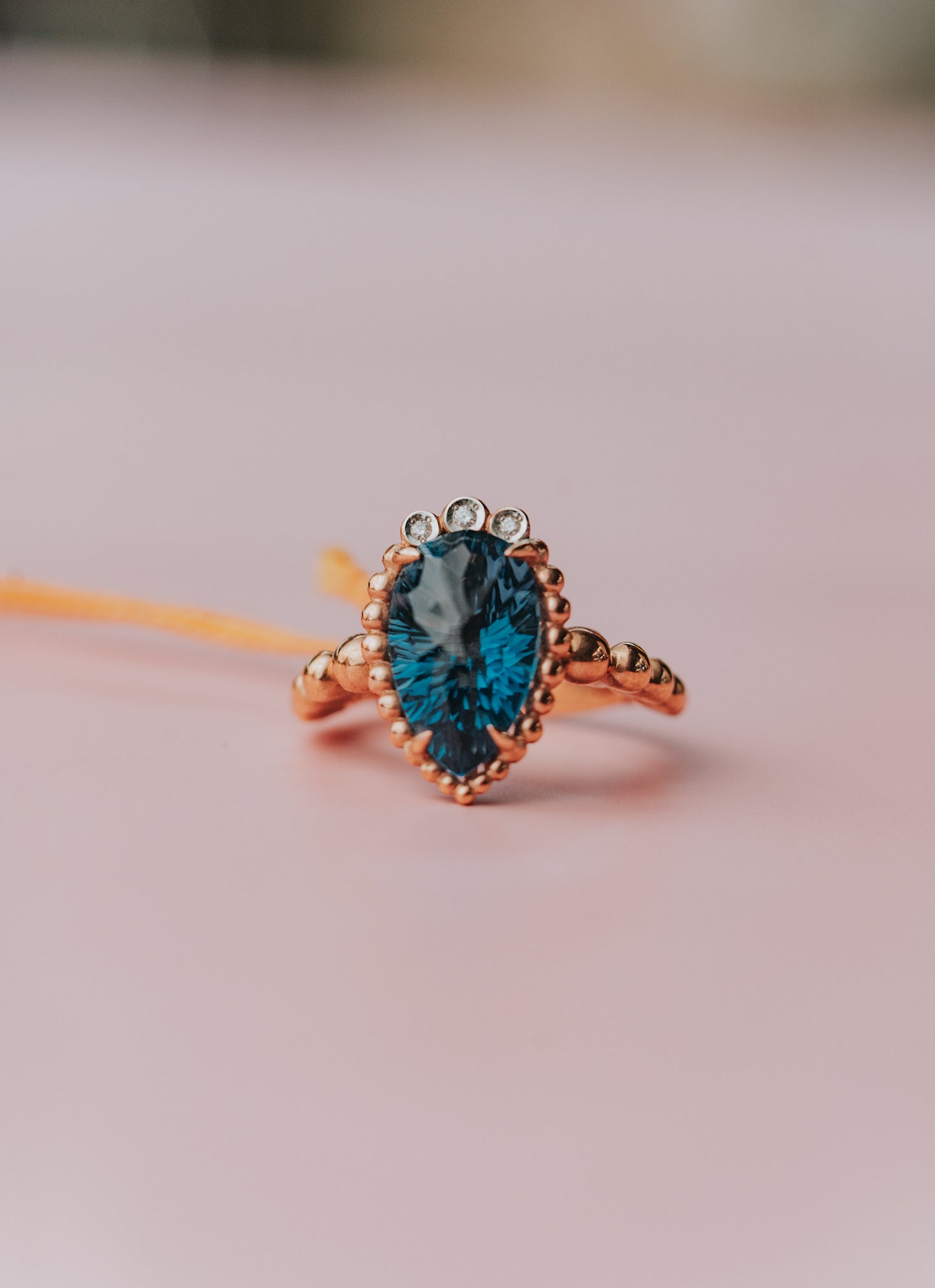 Anello Minù by Giovanni Ferraris con topazio