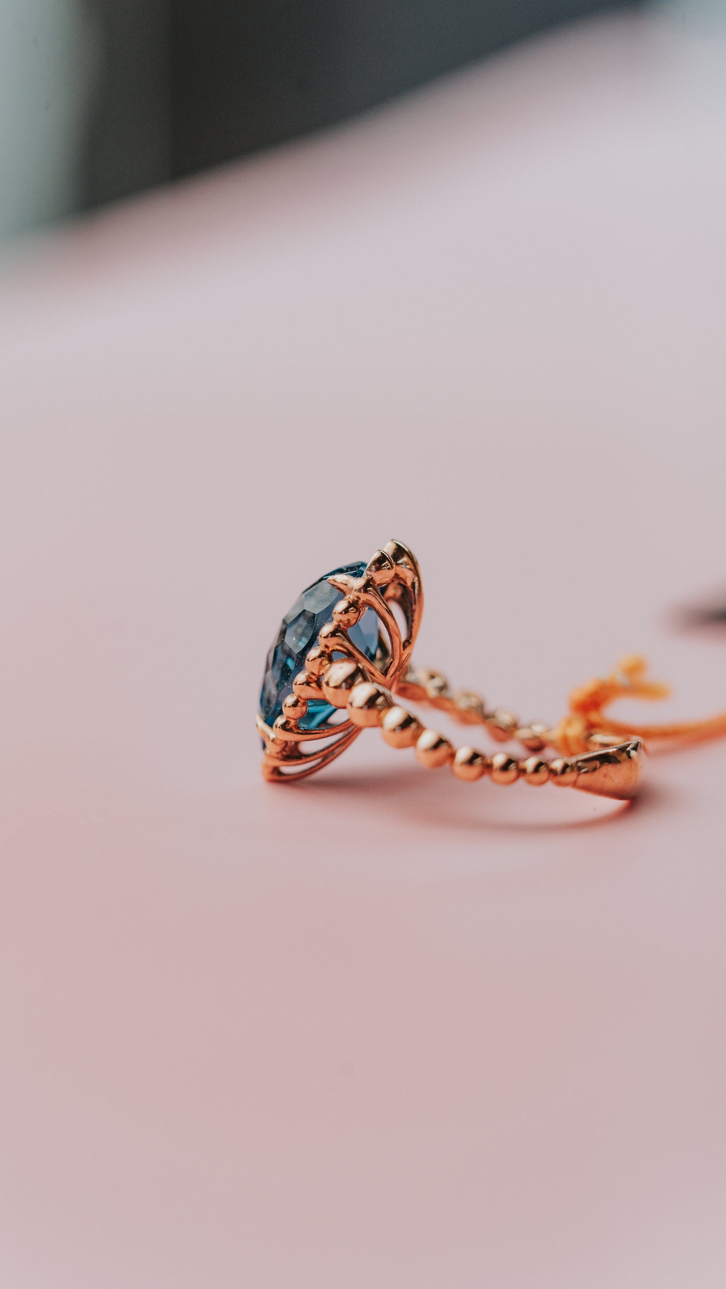 Anello Minù by Giovanni Ferraris con topazio