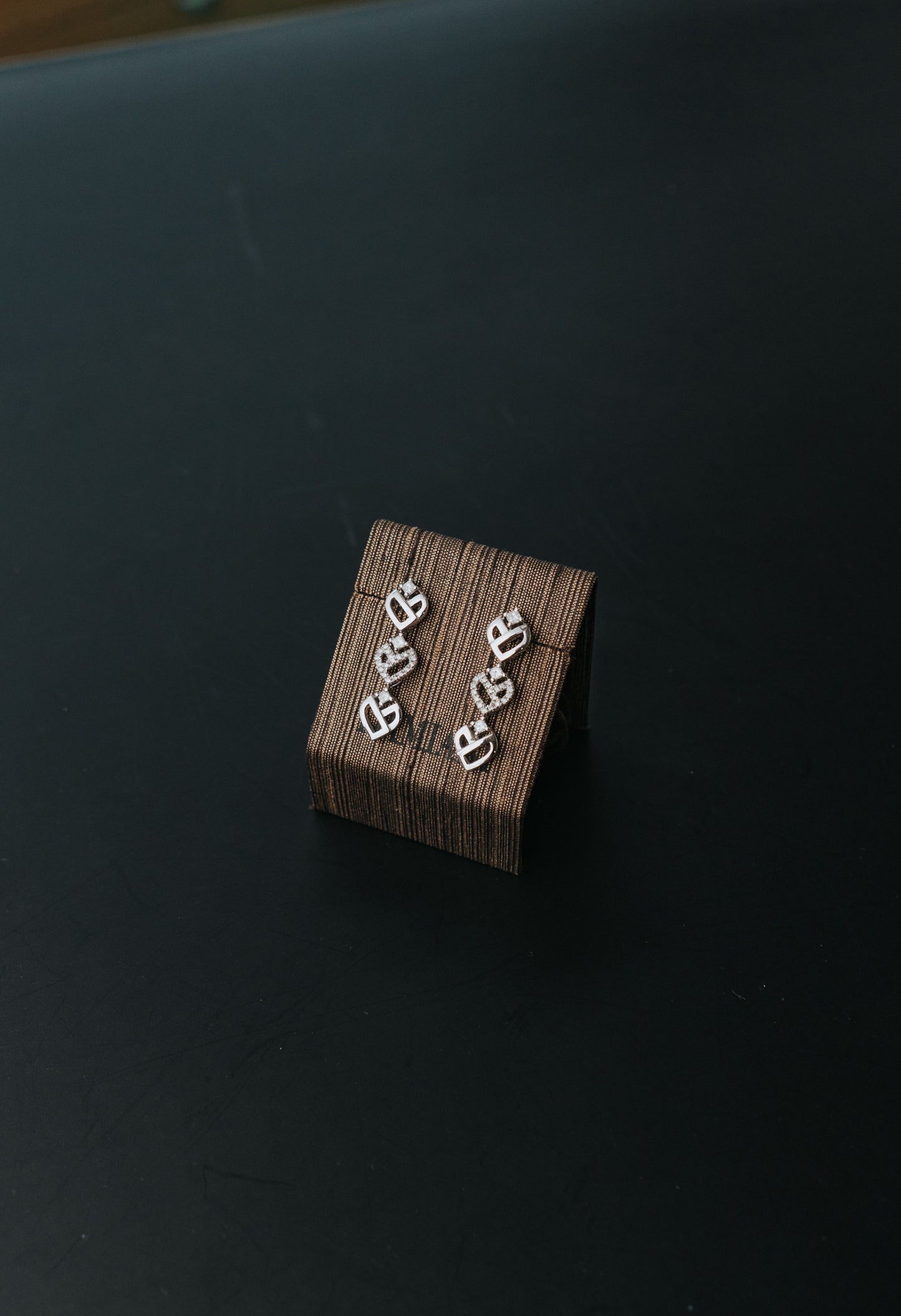 Orecchini Damiani modello tulipano in oro bianco e diamanti