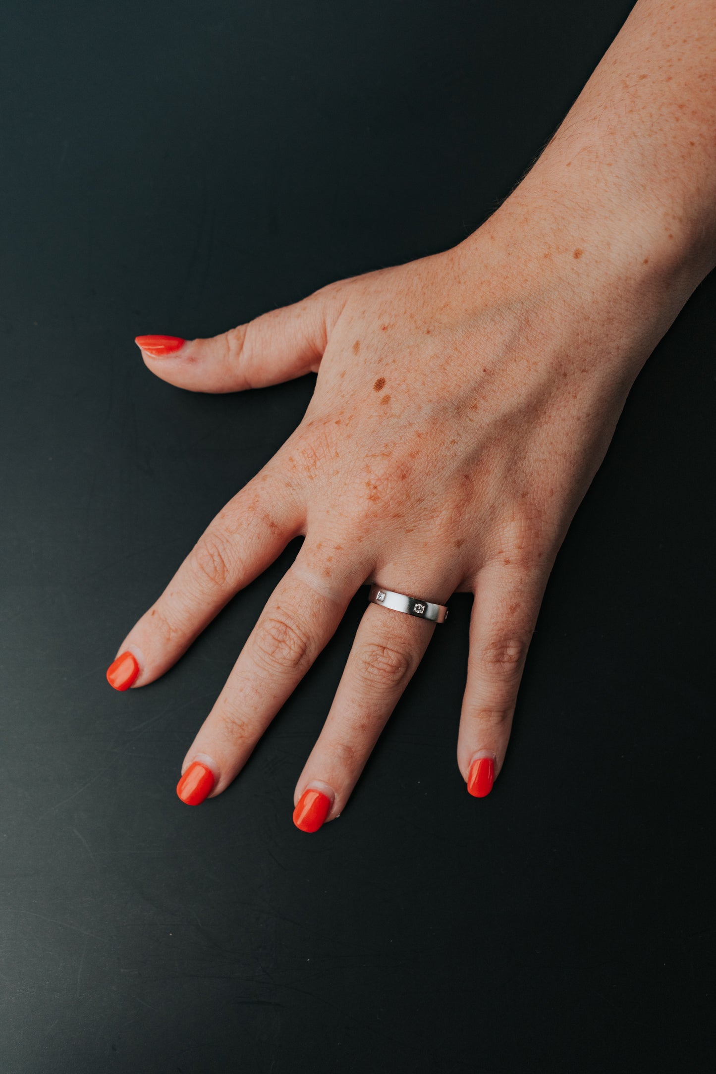 Anello Damiani in oro bianco satinato e diamanti