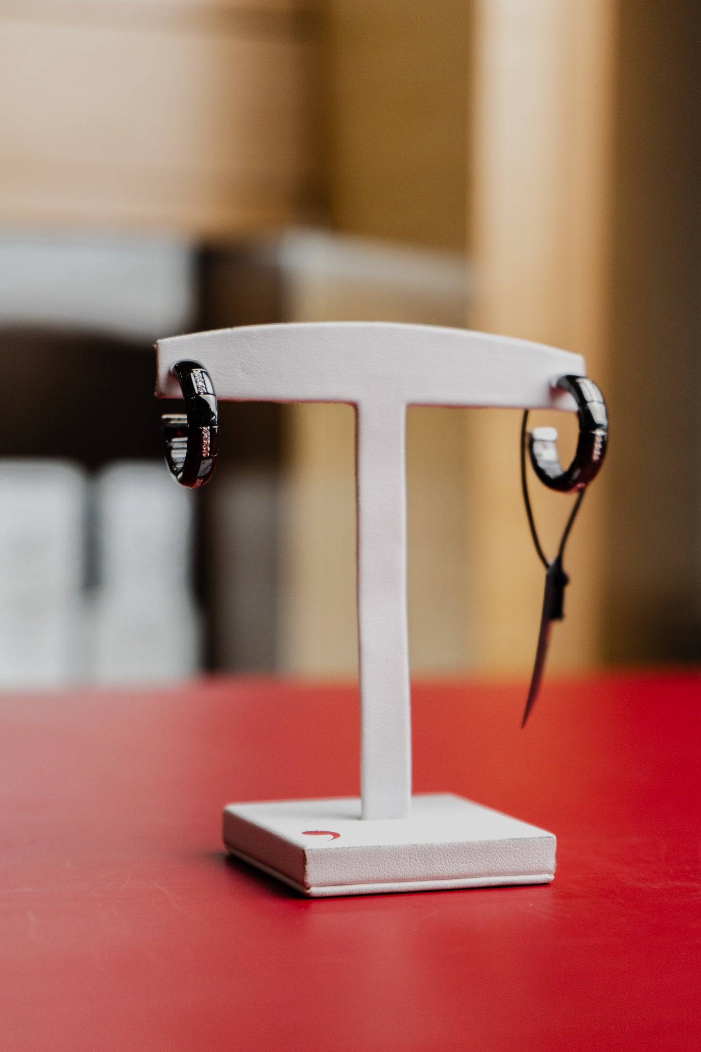 Orecchini Roberto Demeglio in ceramica, oro e diamanti