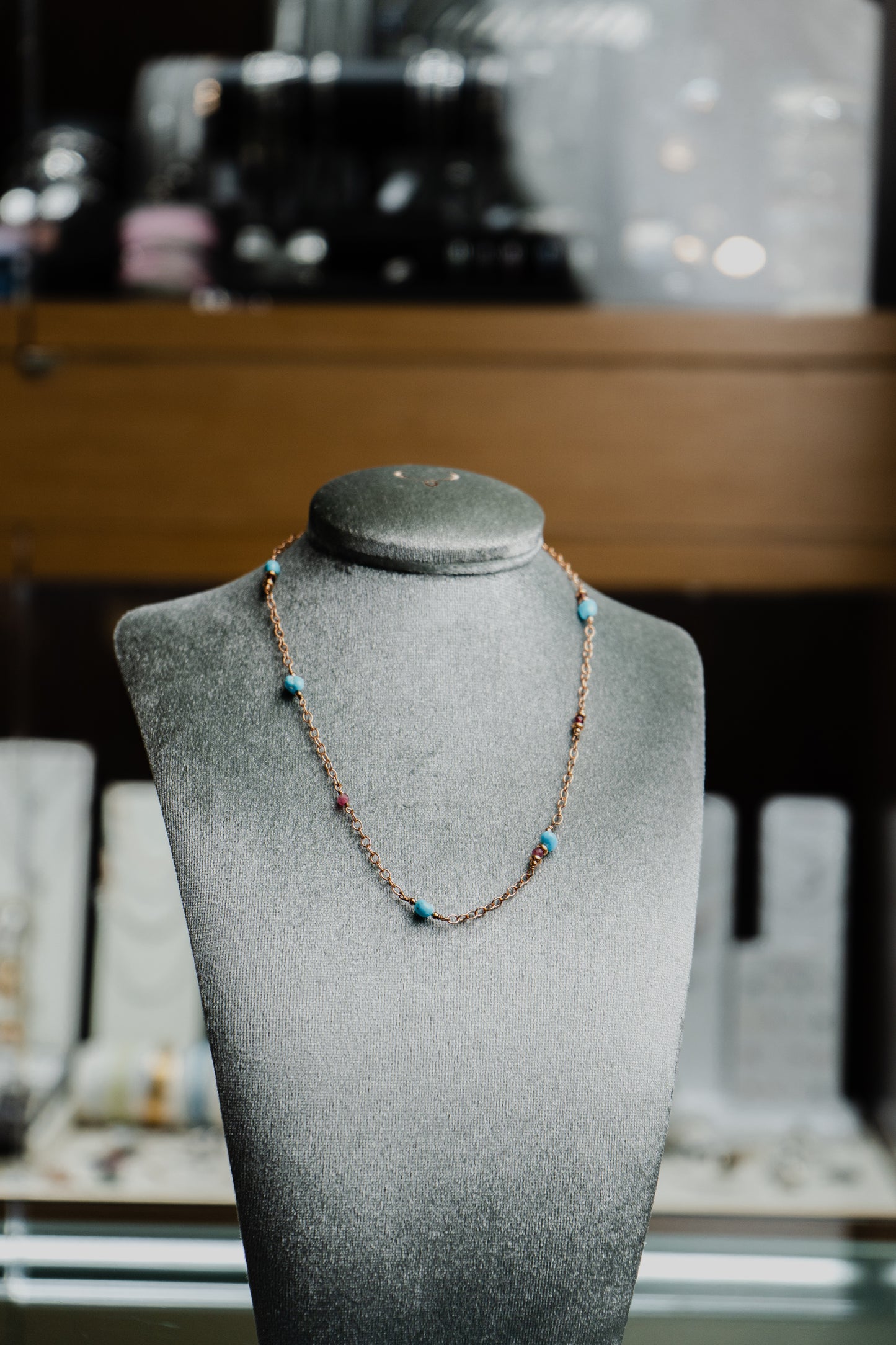 Collana Maman et Sophie in argento con pietre di turchese, granato rosso e tormalina rosa