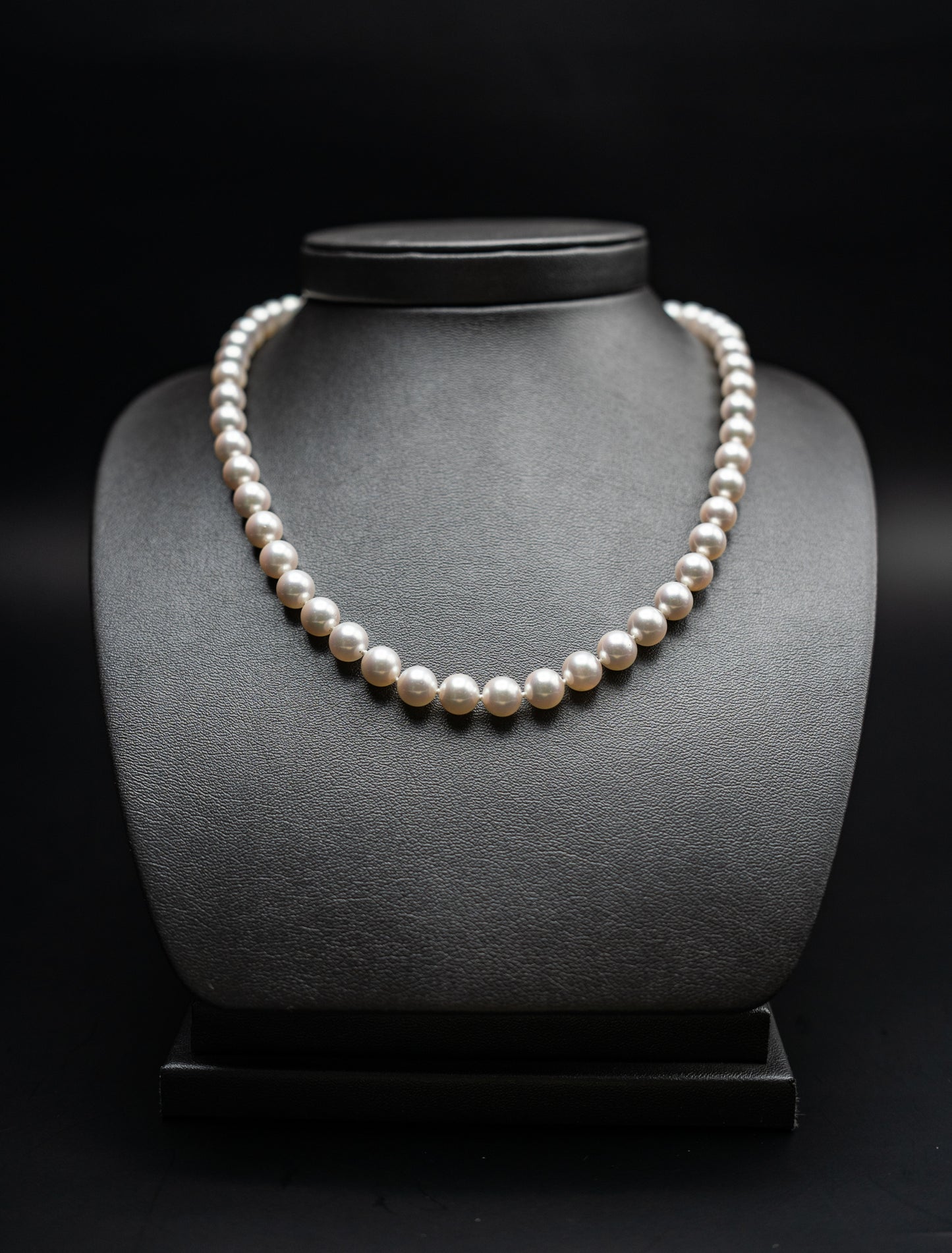 Collana Golay in oro bianco e perle giapponesi