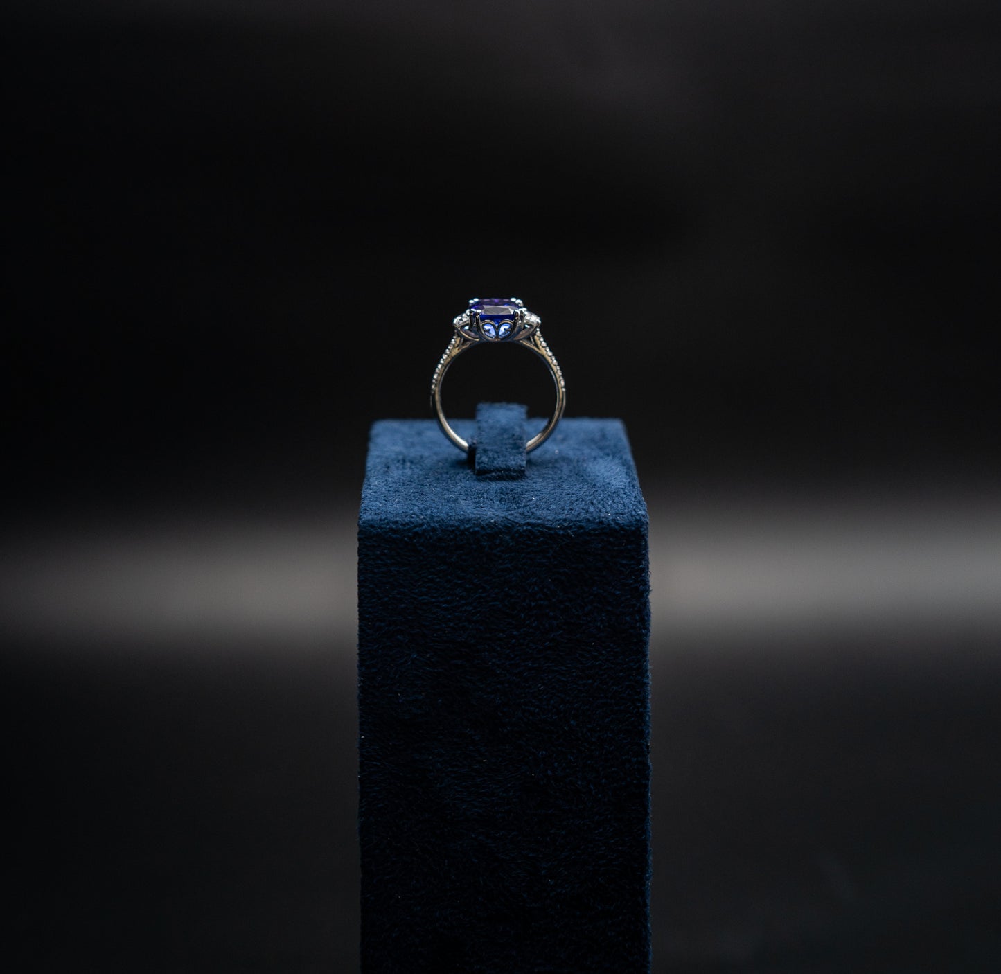 Anello Golay in oro bianco, diamanti e tanzanite