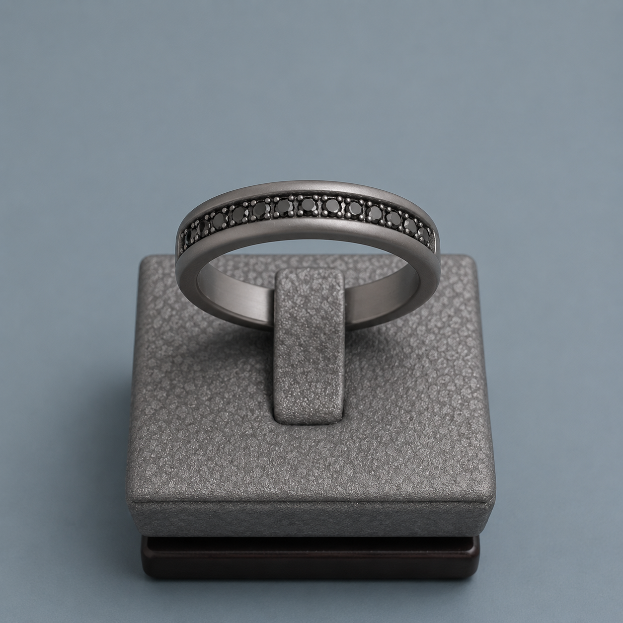 Anello Zancan in titanio, oro 18kt e diamanti neri