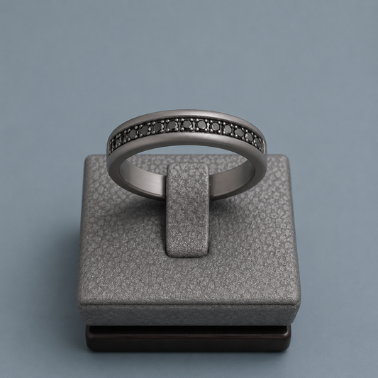 Anello Zancan in titanio, oro 18kt e diamanti neri