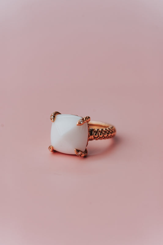 Anello Minù by Giovanni Ferraris in oro rosa, agata bianca e diamanti