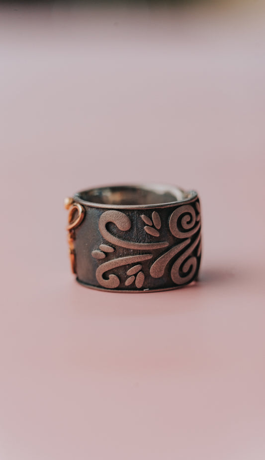 Anello Minù by Giovanni Ferraris in argento, oro e diamante