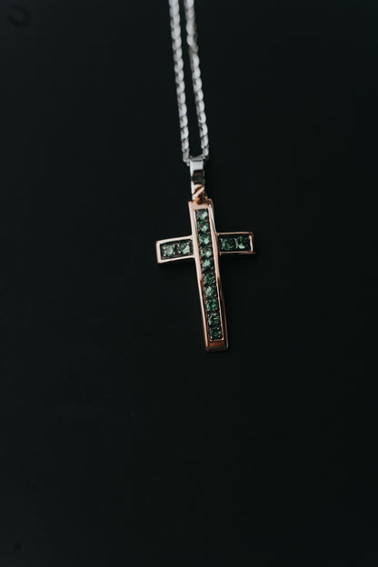 Collana ciondolo a croce con smeraldi