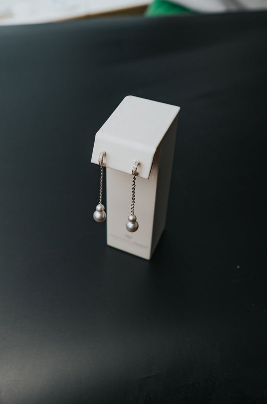 Orecchini Damiani in oro bianco, diamanti e perle taithi grigio perla