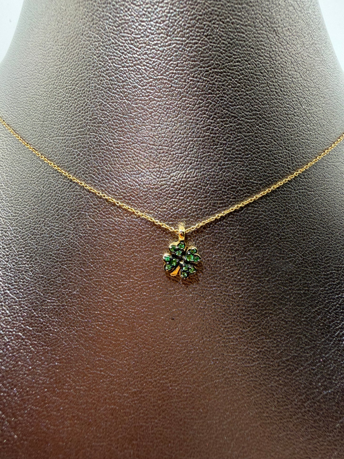 Collana MtCharm in oro con ciondolo quadrifoglio con tsavorite