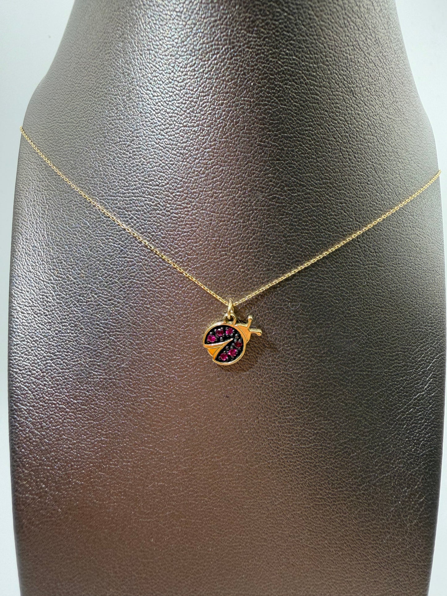 Collana MyCharm in oro con ciondolo coccinella con rubini