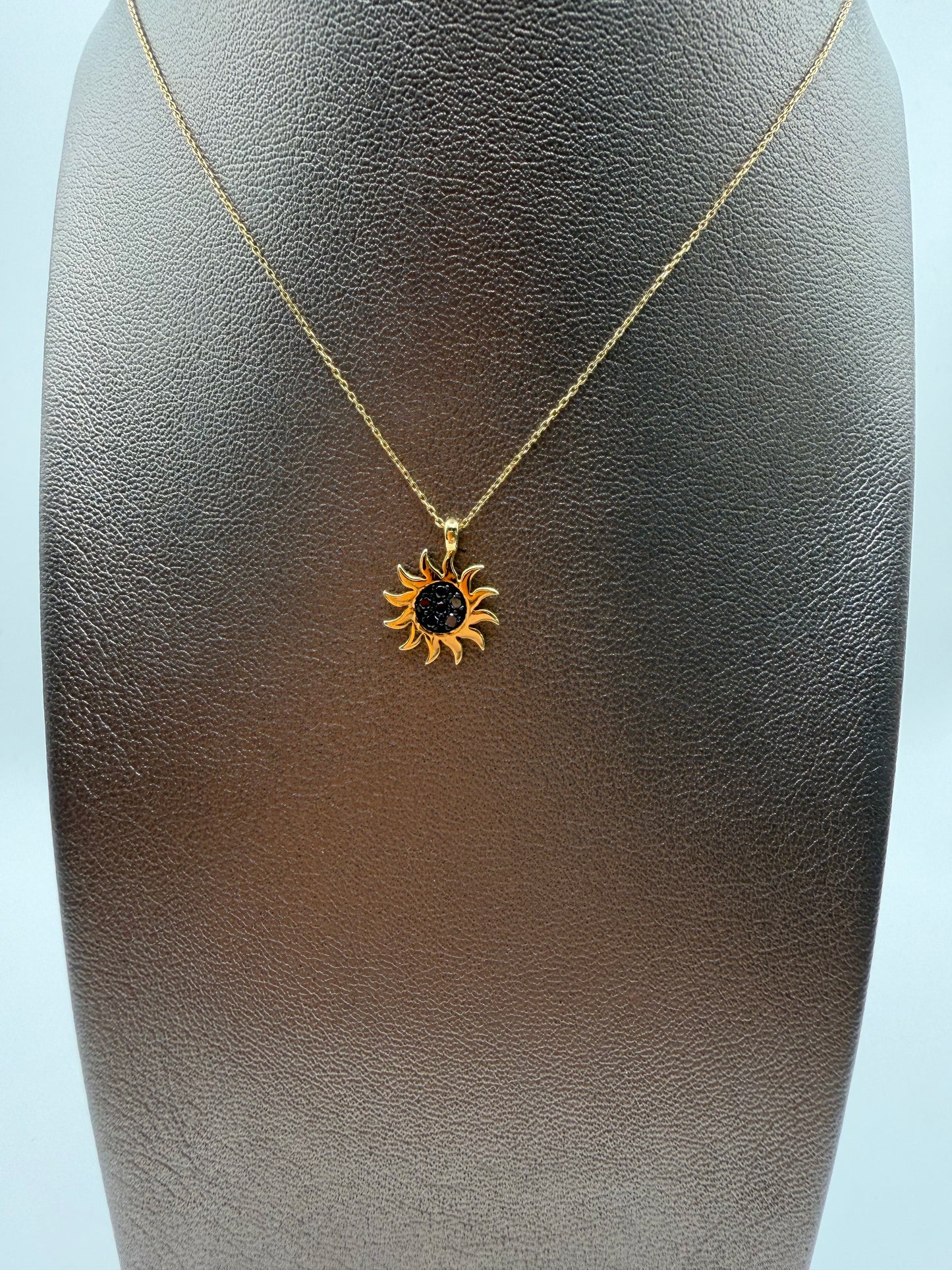 Collana MyCharm in oro con ciondolo sole e diamanti neri