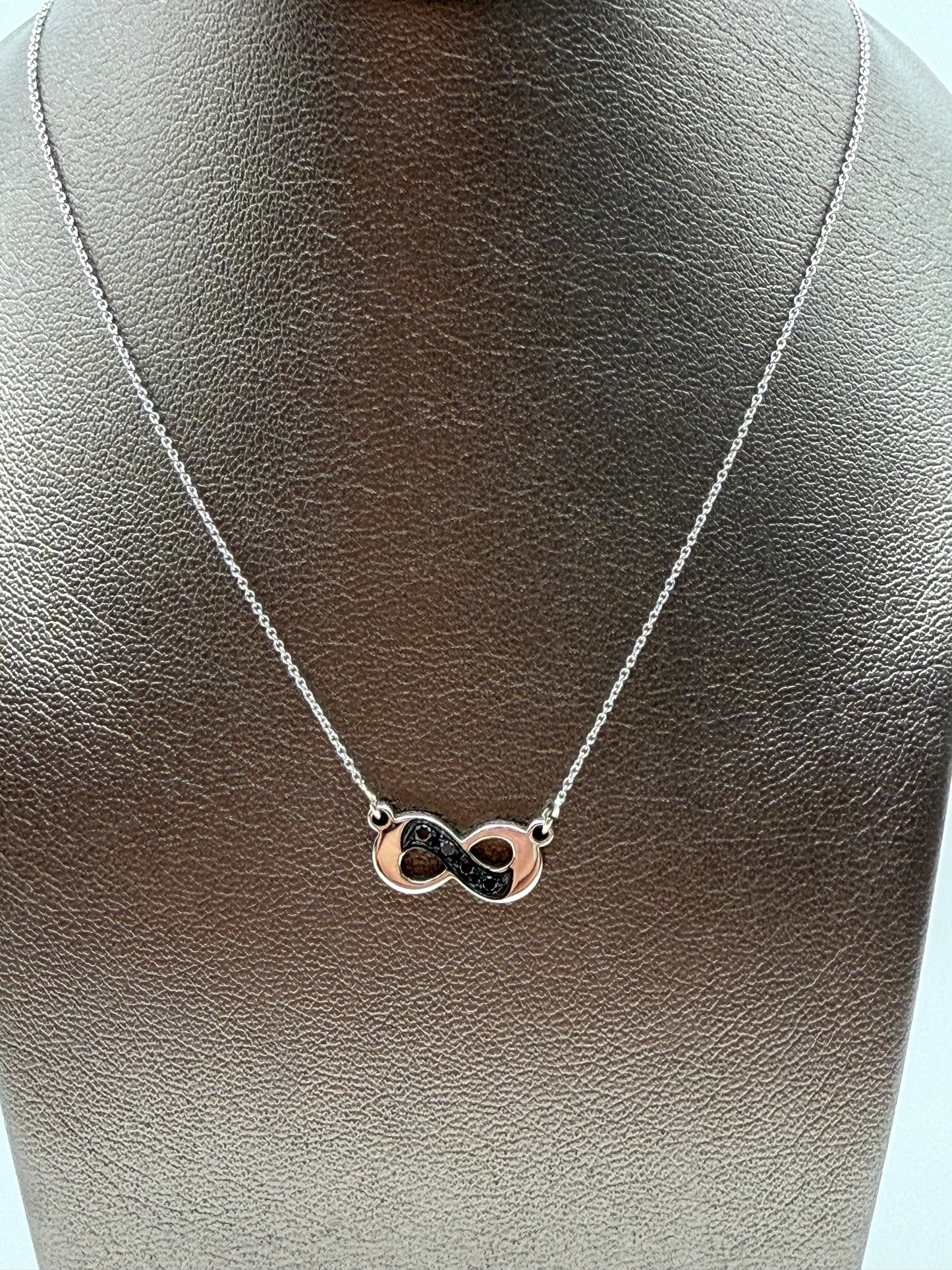 Collana MyCharm in oro con ciondolo infinito e diamanti neri
