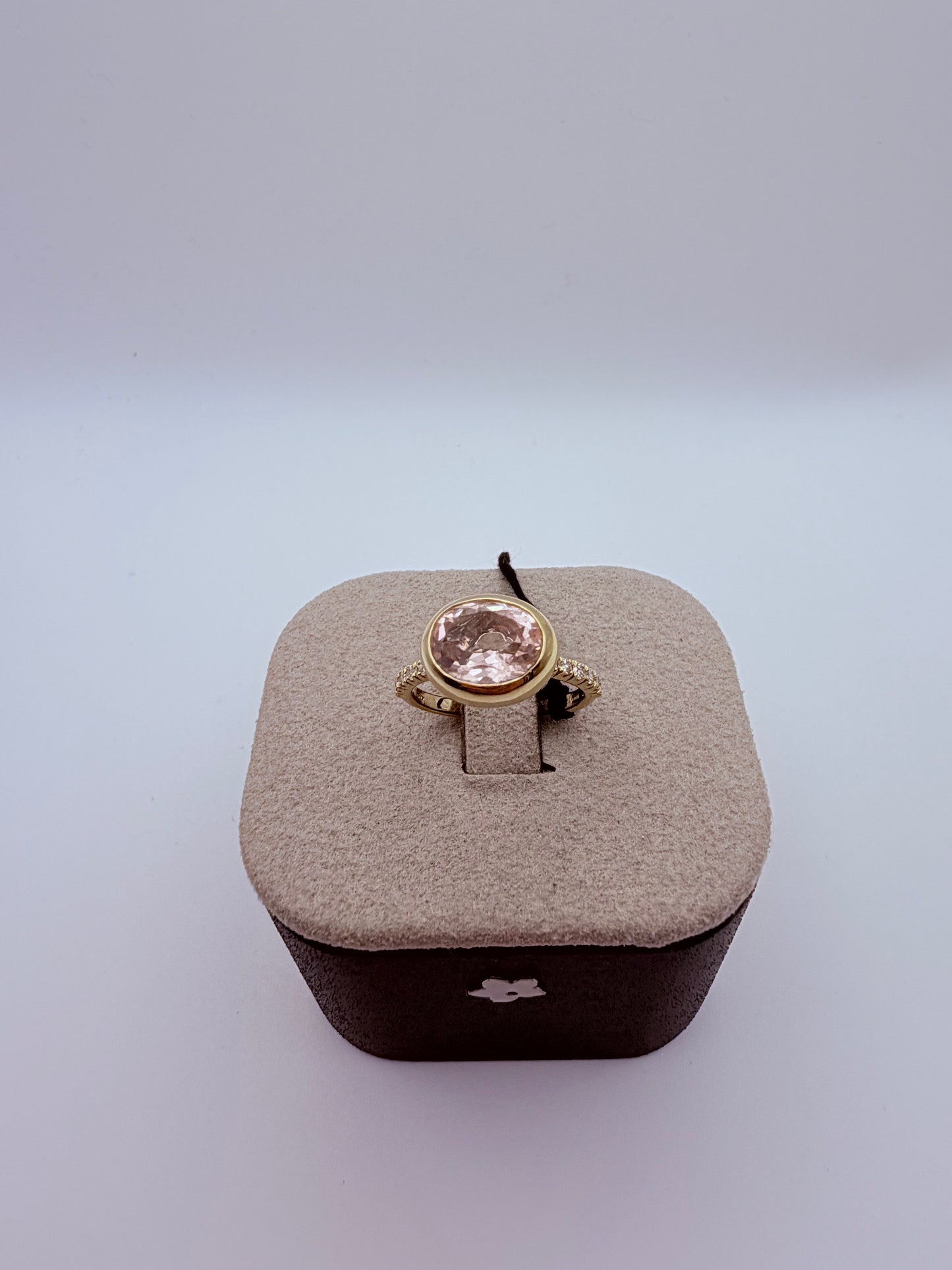 Anello Fiore in oro con quarzo rosa e diamanti