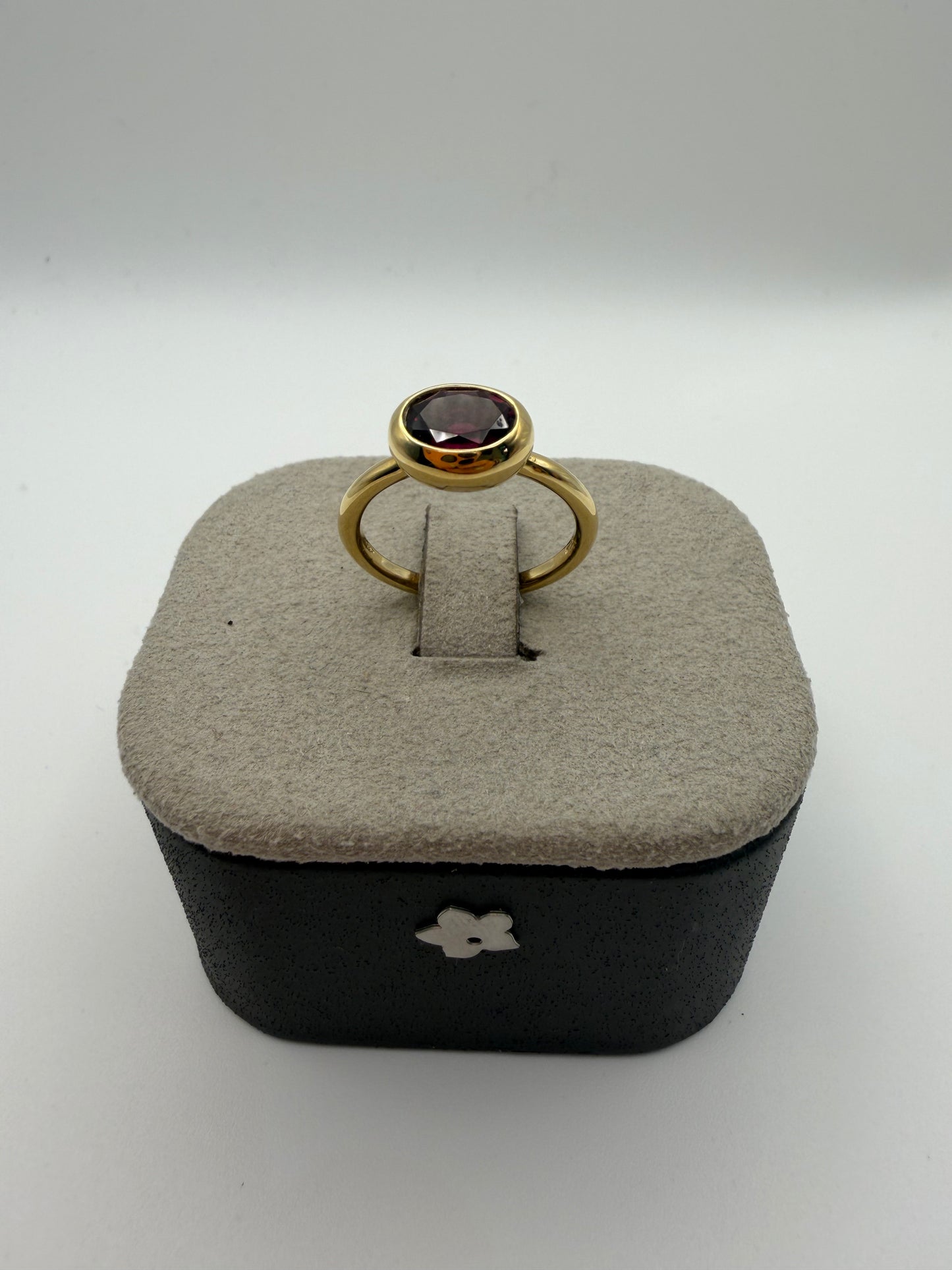 Anello Fiore in oro con Rodolite
