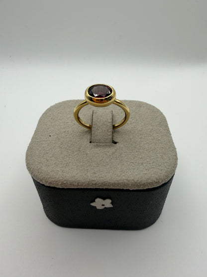 Anello Fiore in oro con Rodolite