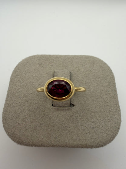 Anello Fiore in oro con Rodolite
