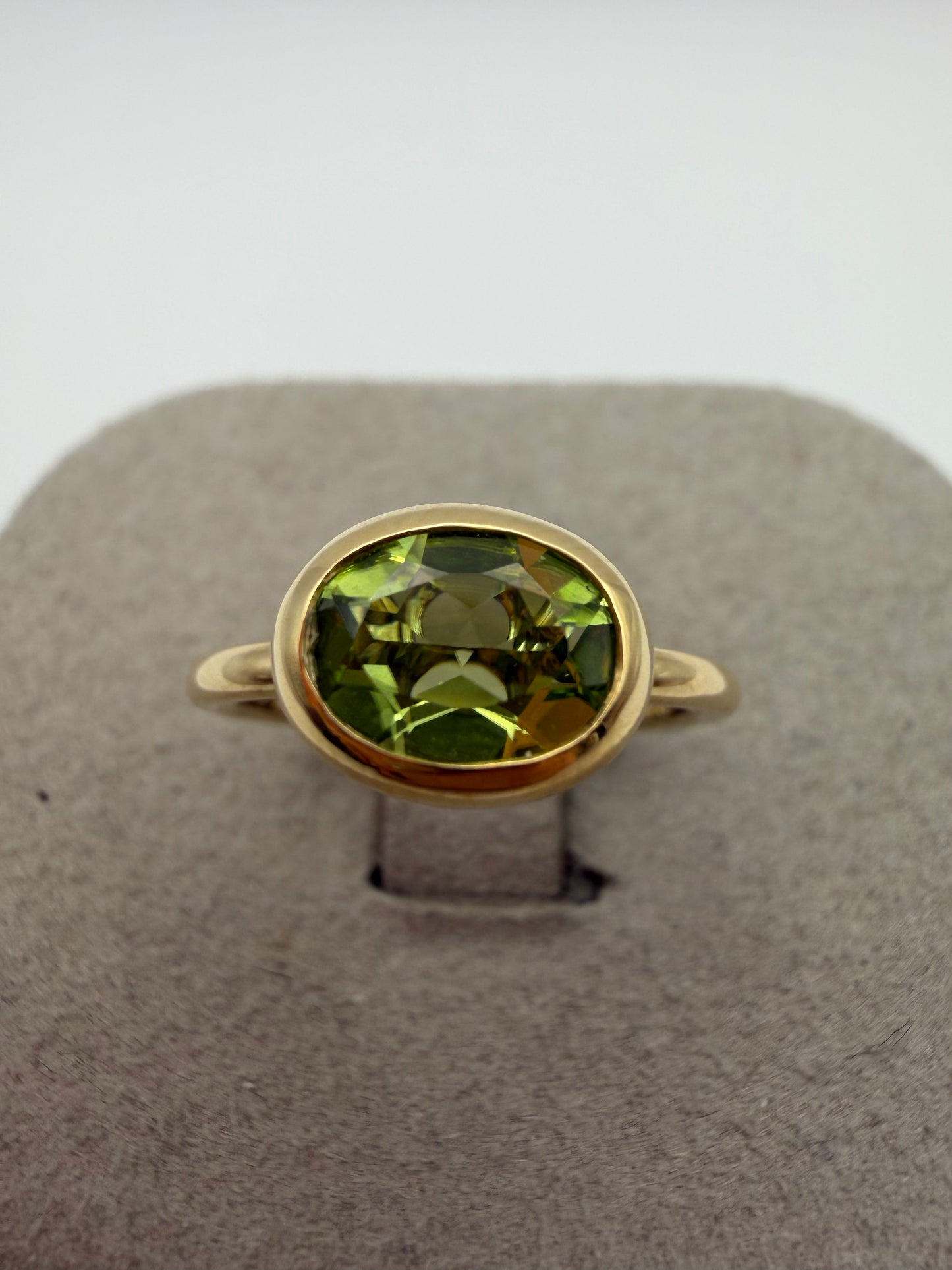 Anello Fiore in oro e Peridoto