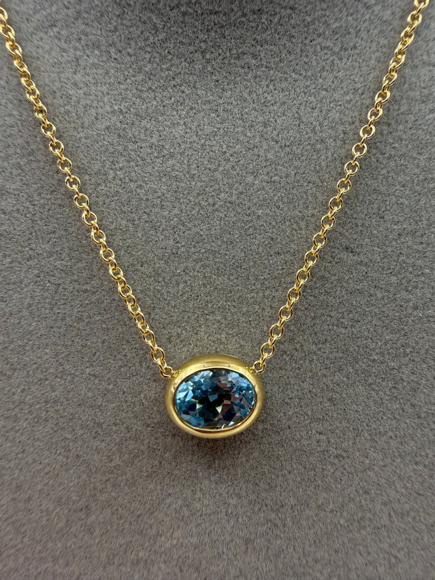 Collana Fiore in oro e Topazio Sky