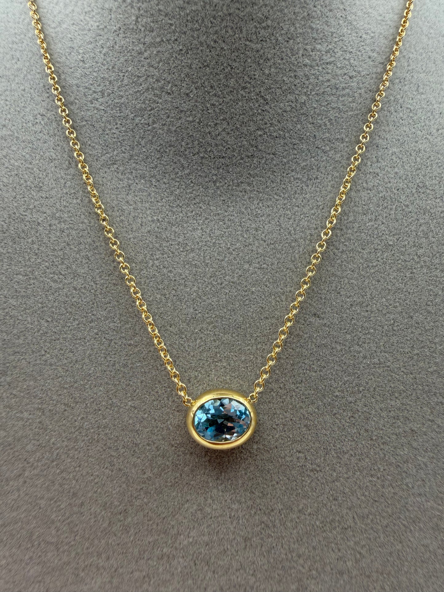 Collana Fiore in oro e Topazio Sky