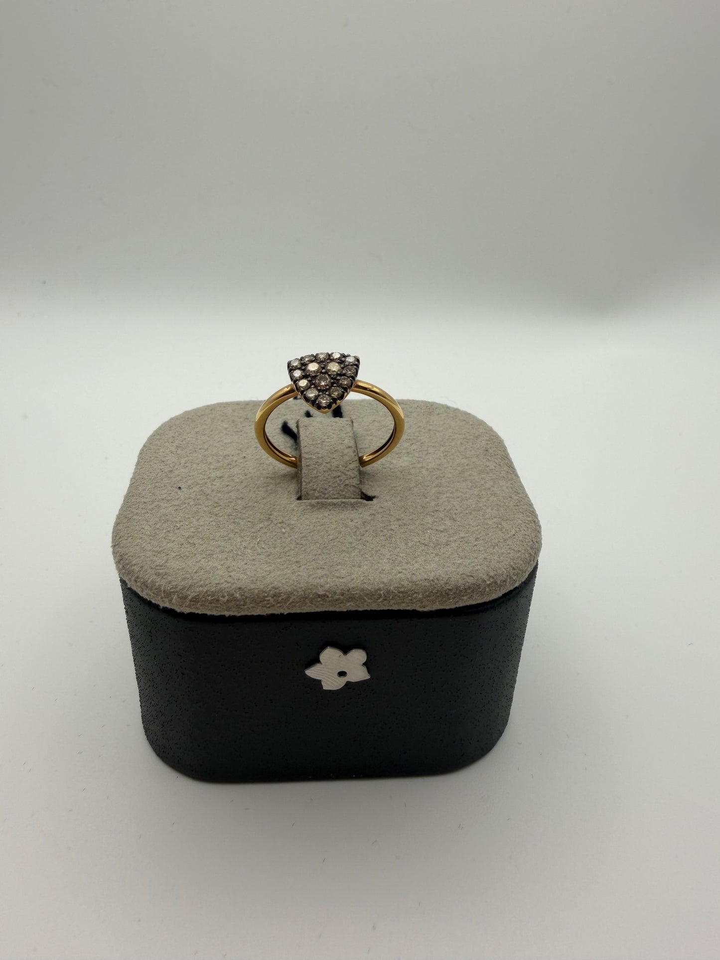 Anello Fiore in oro giallo e diamanti brown
