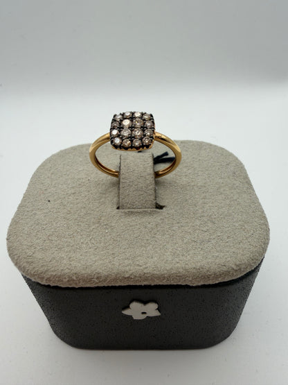 Anello Fiore in oro e diamanti a forma quadrata