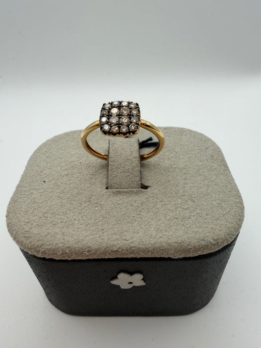 Anello Fiore in oro e diamanti a forma quadrata