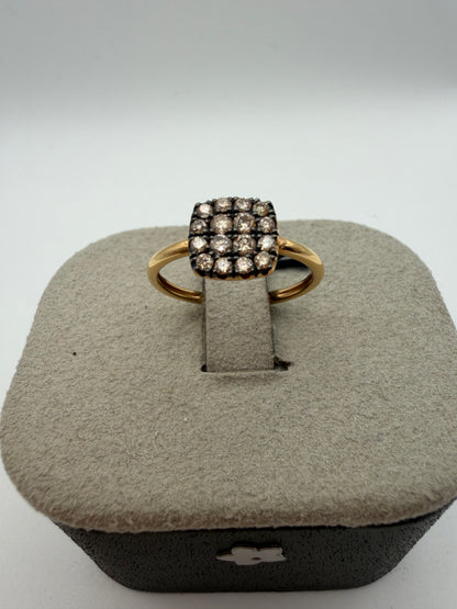 Anello Fiore in oro e diamanti a forma quadrata