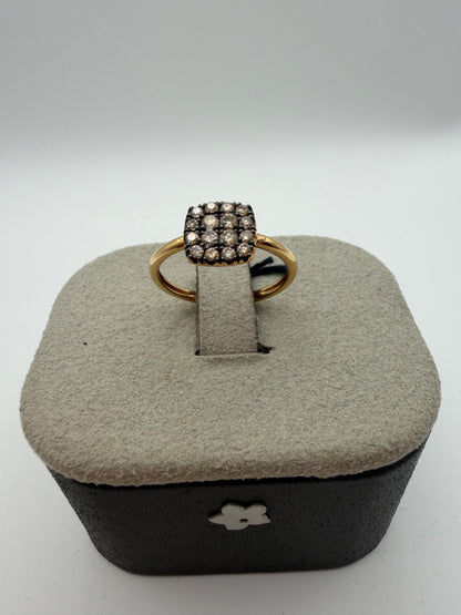 Anello Fiore in oro e diamanti a forma quadrata