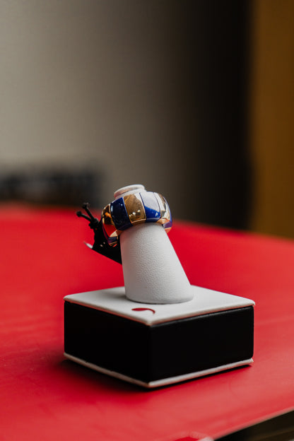 Anello Roberto Demeglio in ceramica blu e dorata