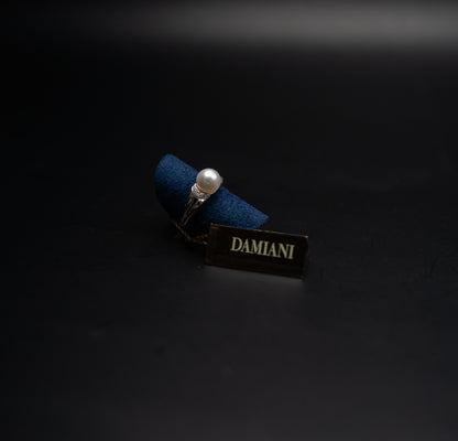 Anello Damiani in oro bianco, diamanti e perla