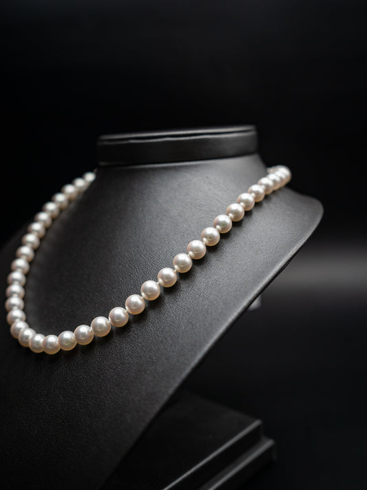 Collana Golay in oro bianco e perle giapponesi