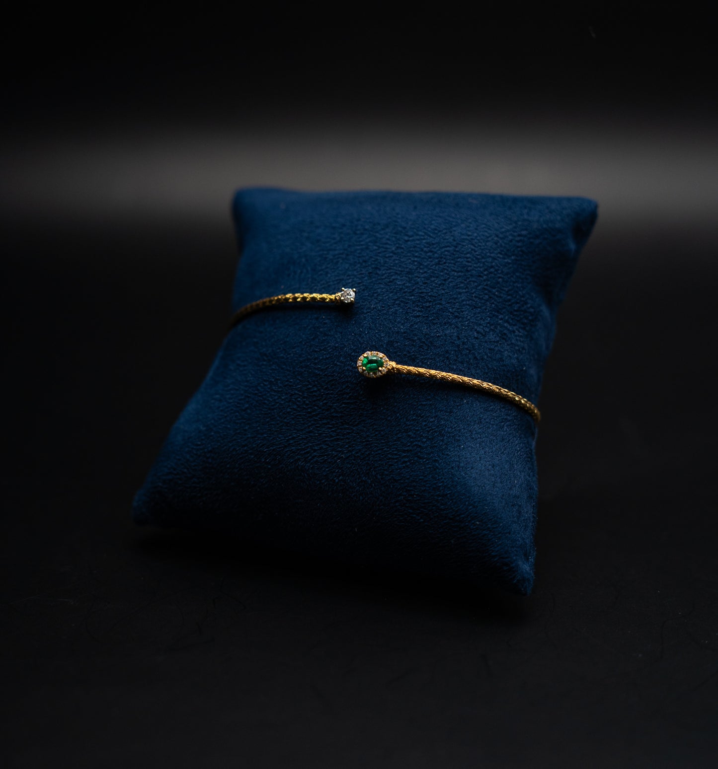 Bracciale Golay in oro giallo satinato, smeraldo naturale e diamanti