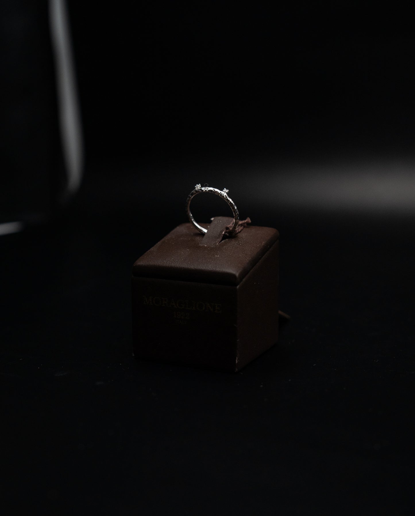 Anello Moraglione in oro bianco e diamanti