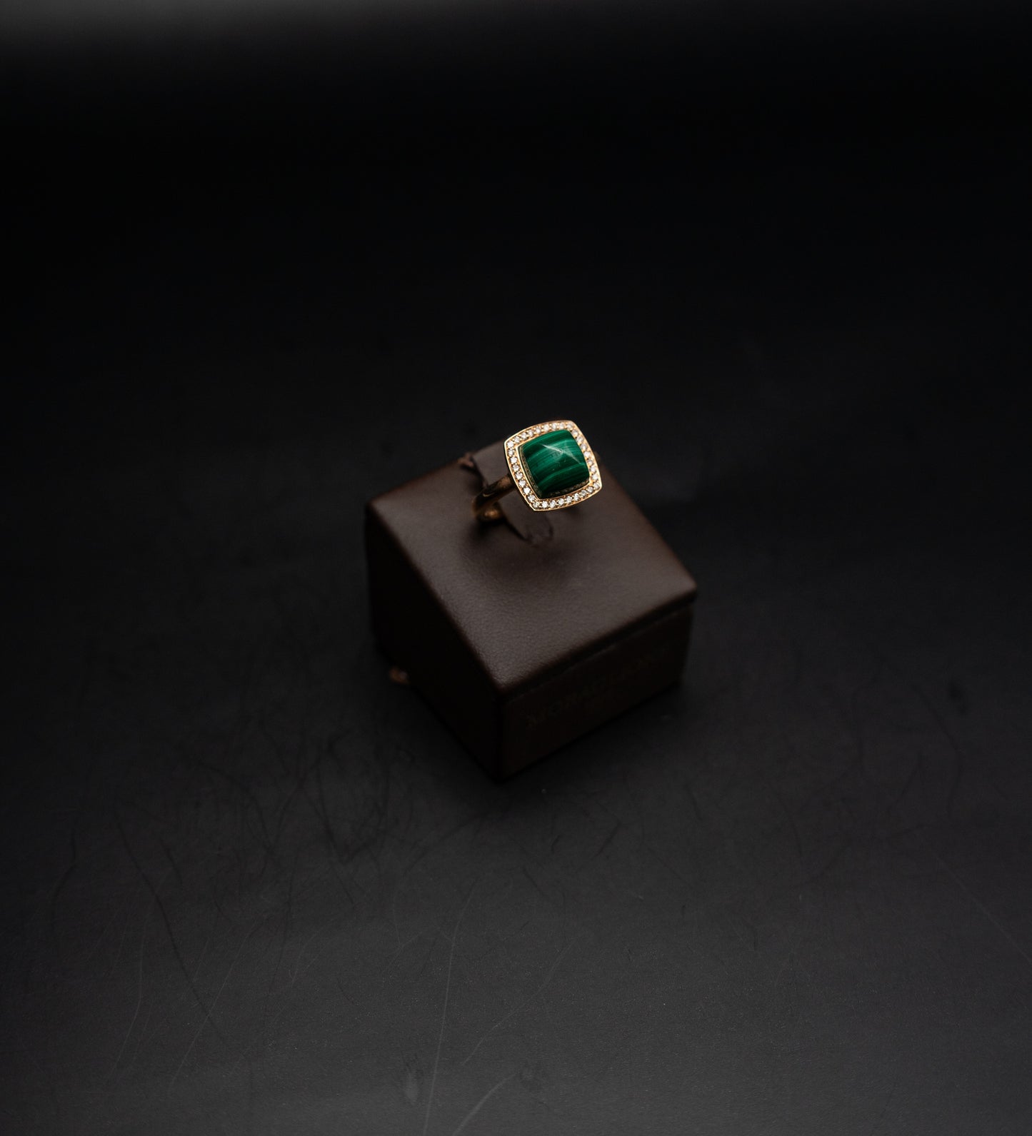 Anello Moraglione in oro, malachite e diamanti